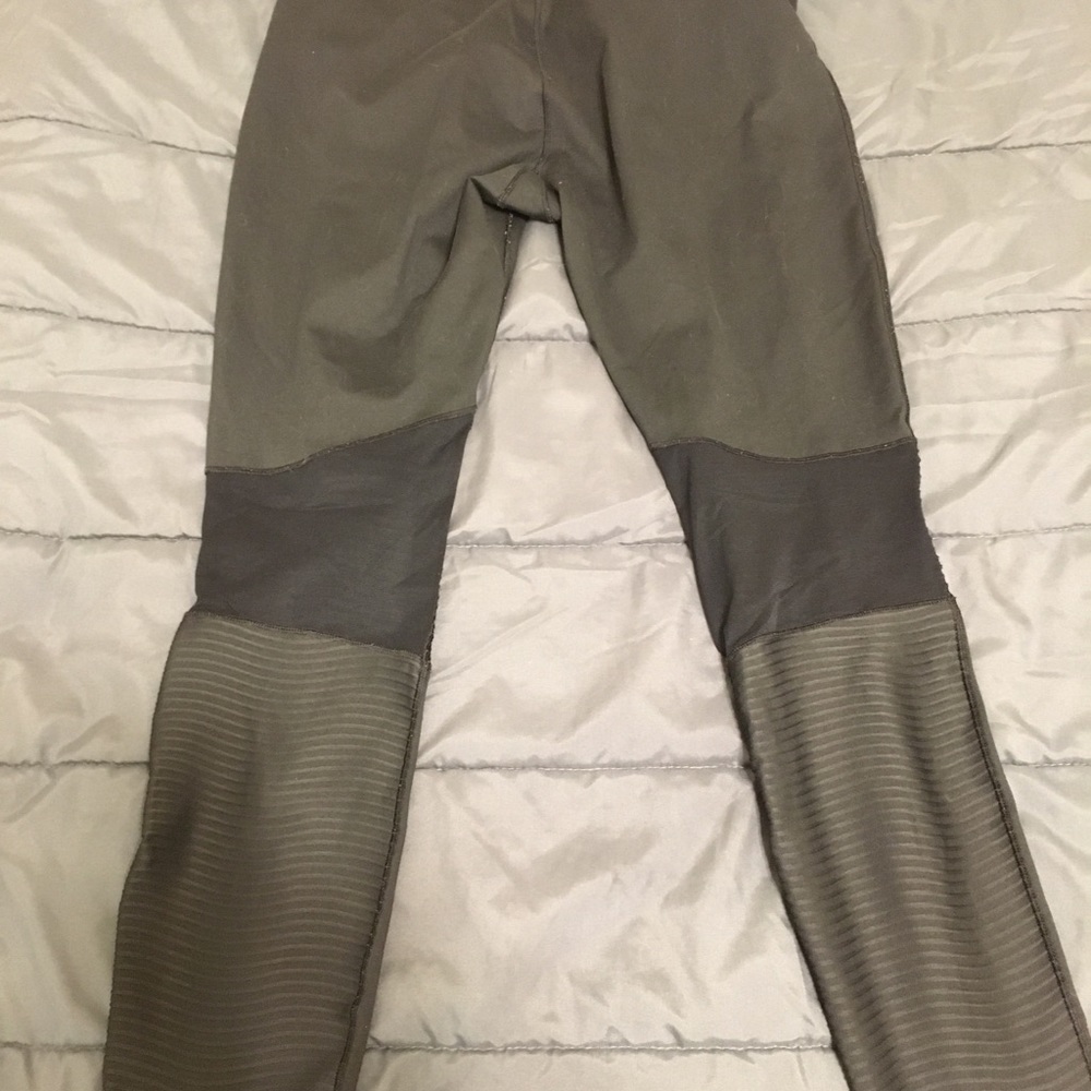 Black leggings size large